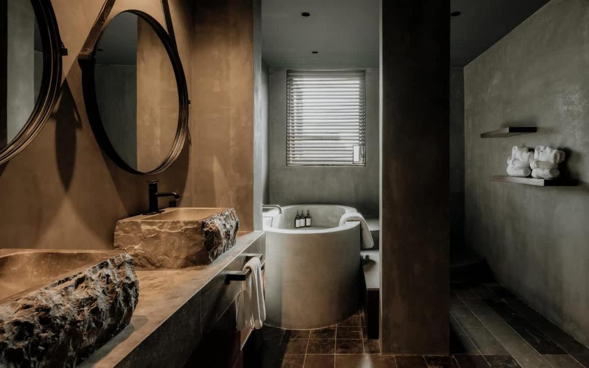 Barneys Ny Black Penthouse With Pool *