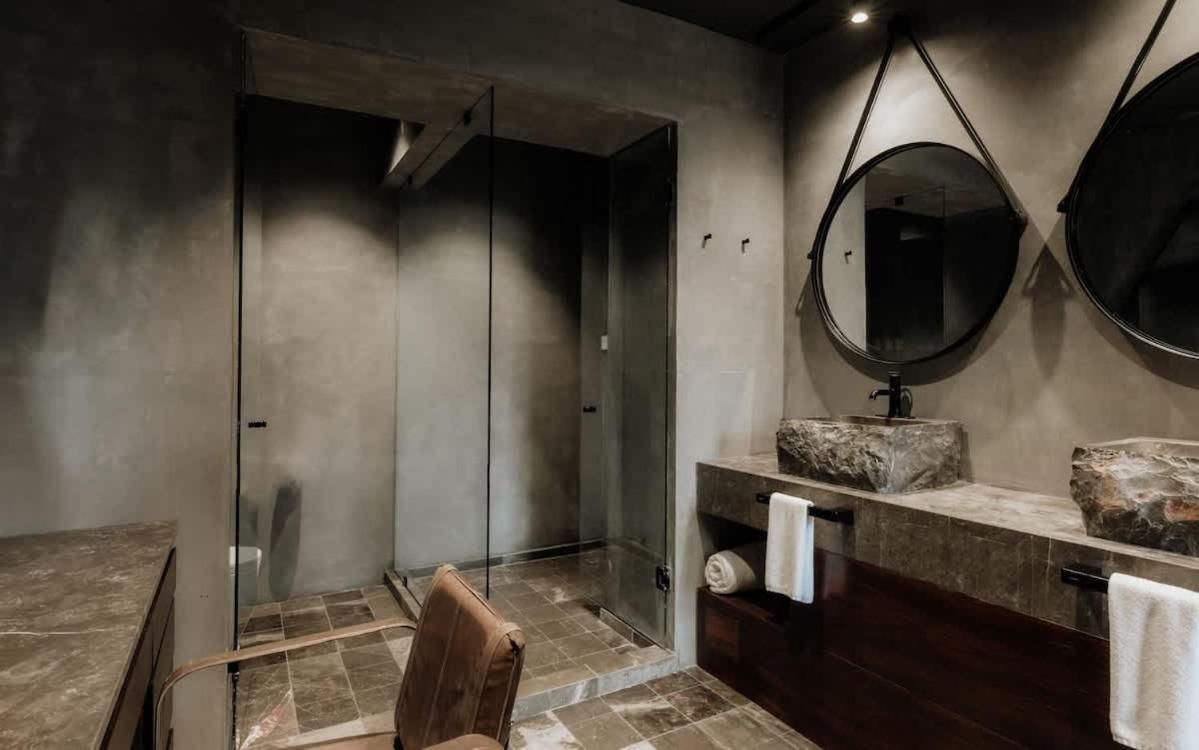 Barneys Ny Black Penthouse With Pool Apartment